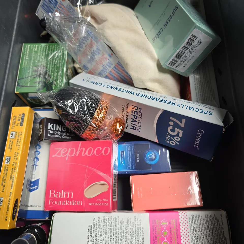 APPROXIMATEY 20 HEALTH AND BEAUTY PRODUCTS TO INCLUDE - BEAUTY OF JOSEON GLOW SERUM - MARY KAY NOTANICAL EFFECTS REFRESHING TONER - MILKSHAKE ICY BLOND SHAMPOO - ETC