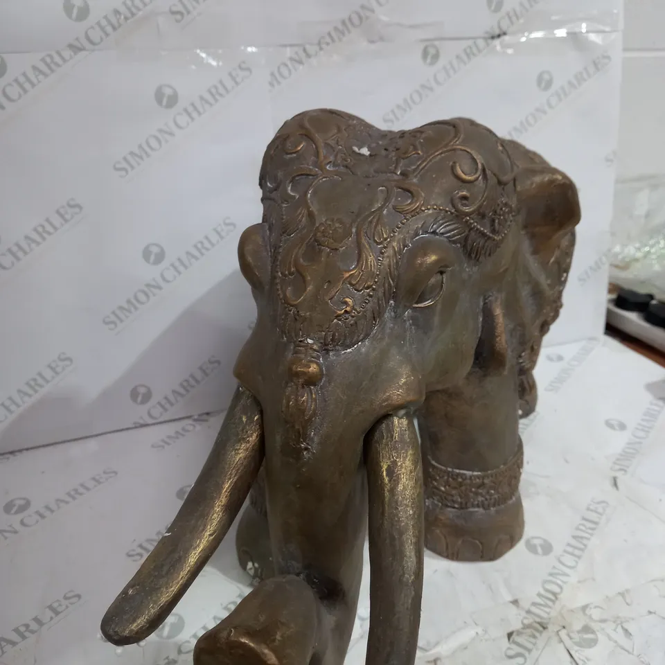 BOXED UNBRANDED AFRICAN ELEPHANT GARDEN DECORATION 