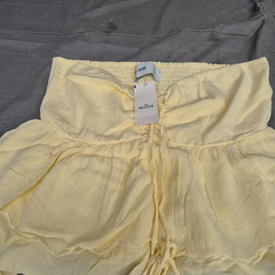 HOLLISTER LADIES SLEEVELESS TOP WITH TIE DETAIL - YELLOW - SIZE LARGE