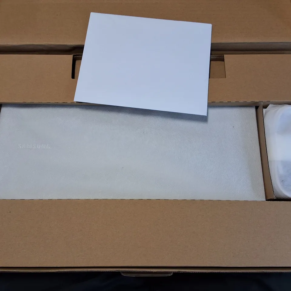 SAMSUNG GALAXY CHROMEBOOK GO INTEL CELERON LAPTOP IN SILVER - XE340XDA