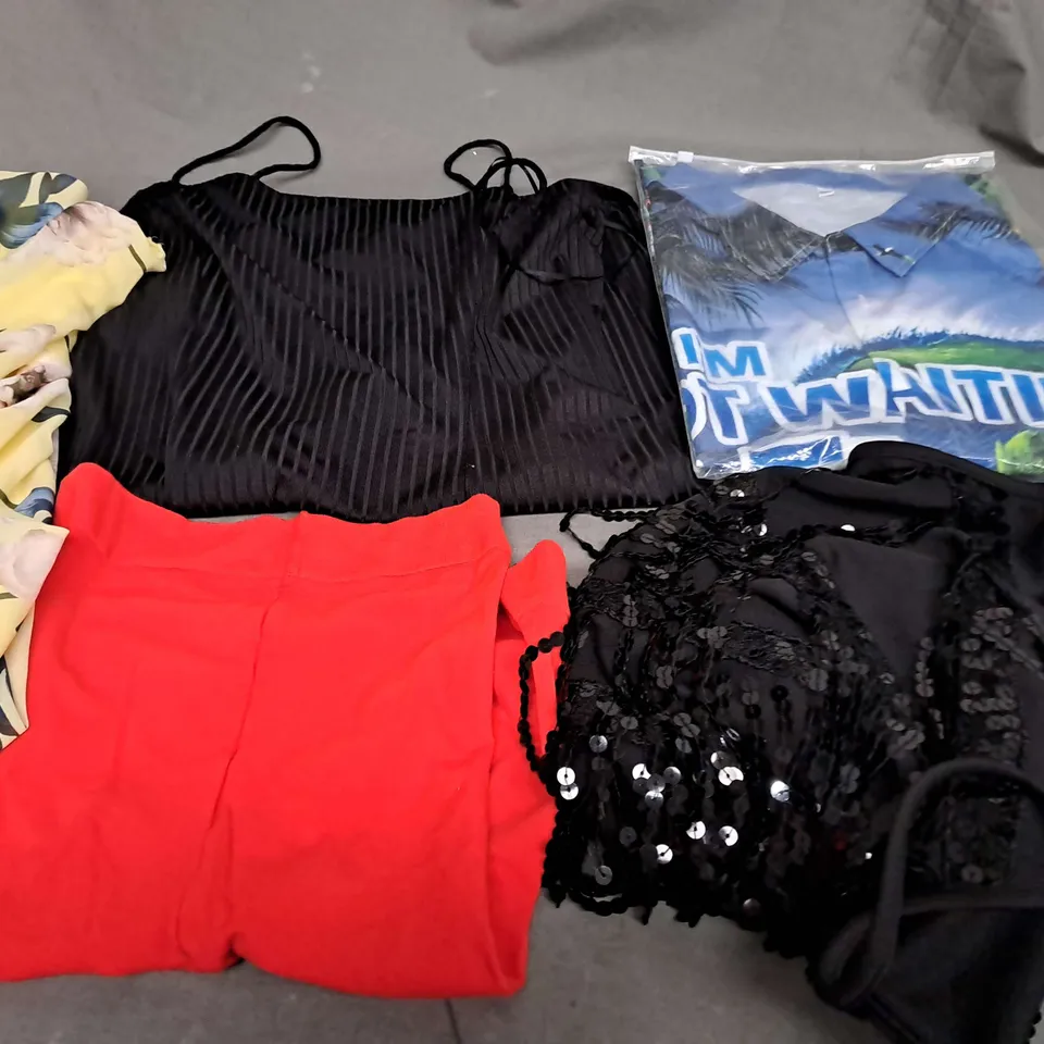 BOX OF APPROXIMATELY 25 ASSORTED CLOTHING ITEMS TO INCLUDE - DRESS , SHORTS , SHIRT ETC