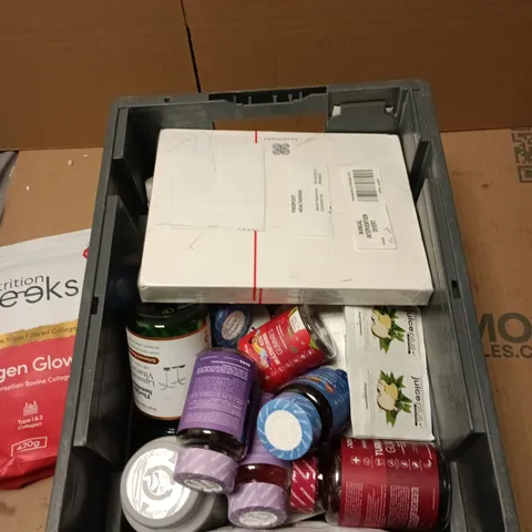 TOTE OF APPROXIMATELY 15 ASSORTED VITAMINS AND DIETARY SUPPLEMENTS TO INCLUDE: NUTRITION GEEKS COLLAGEN GLOW UP