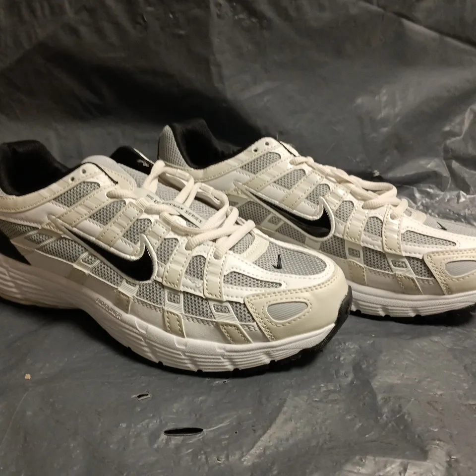 PAIR OF NIKE P-6000 TRAINERS IN WHITE/CREAM/GREY SIZE UK 10