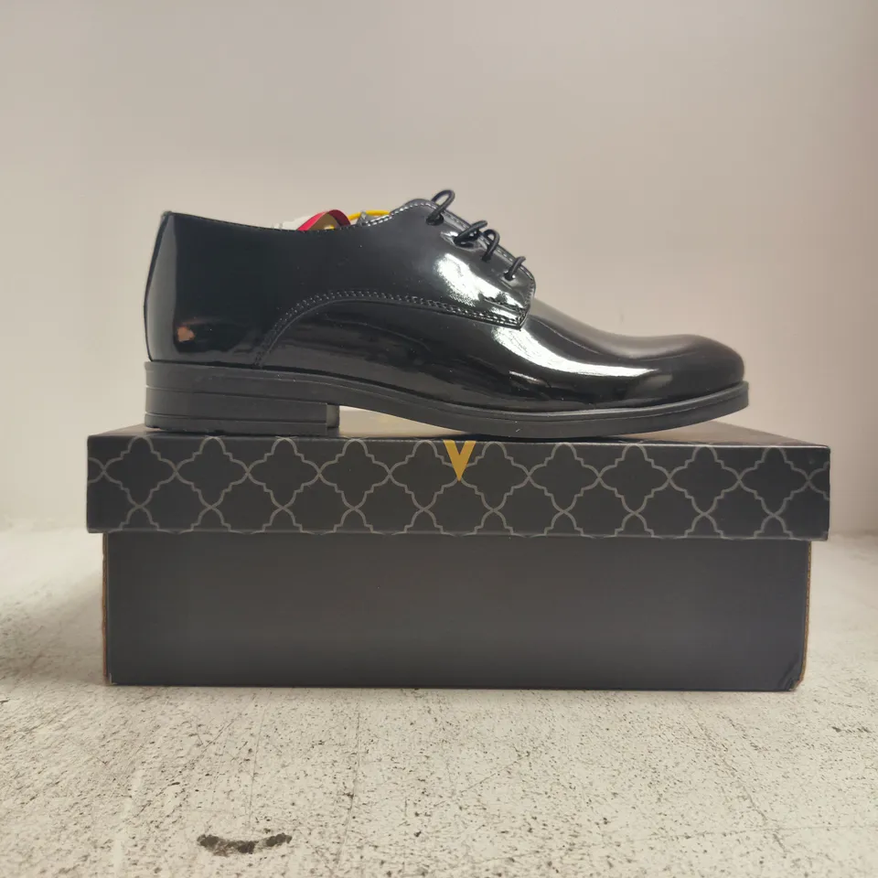 BOXED PAIR OF SIRRI LACE UP SHOES IN GLOSSY BLACK SIZE UK 4
