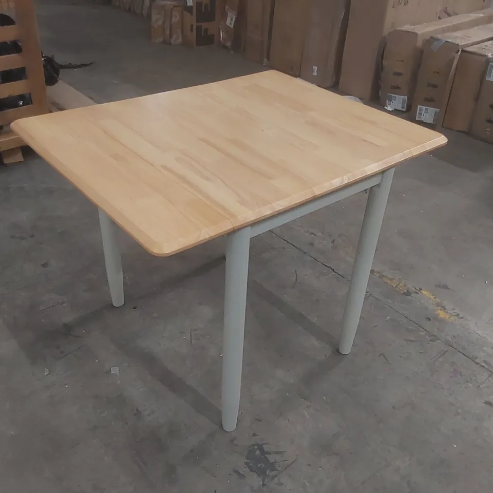 DEERFILED SOLID OAK DINING TABLE