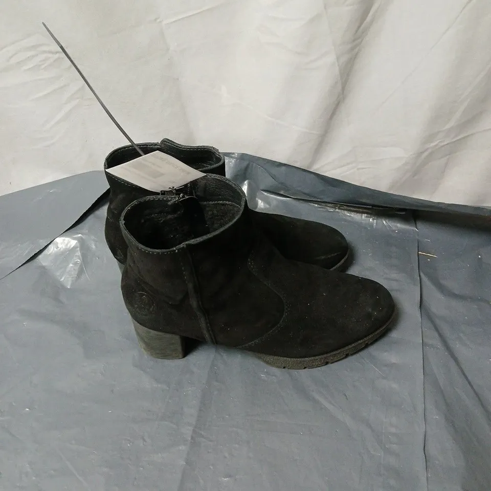 RIEKER SUEDE WARM LINED HEEL BOOTS, SIZE EU 40. UNBOXED