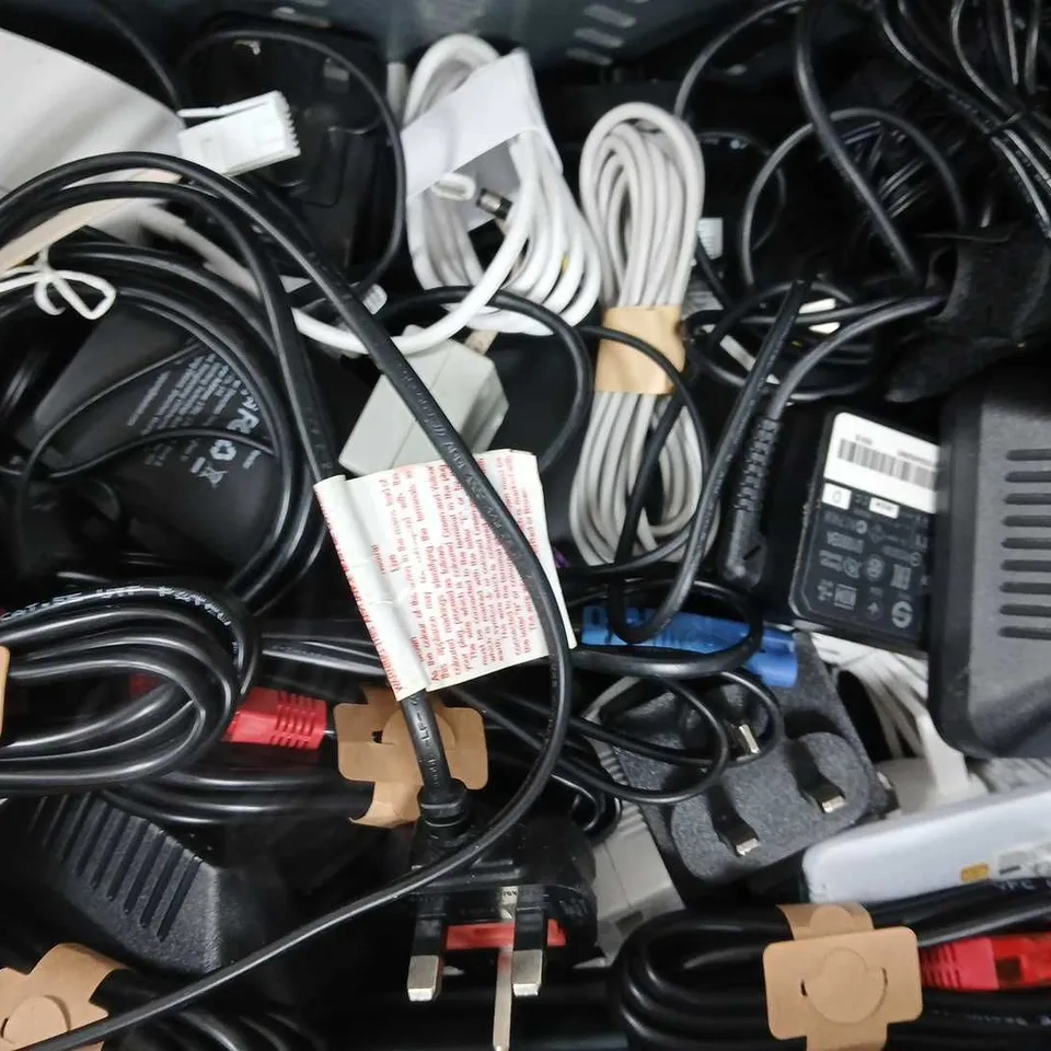 APPROXIMATELY 10 ASSORTED ELECTRICAL ITEMS TO INCLUDE SKY Q BOX, VARIOUS CABLES AND WIRES, ETC