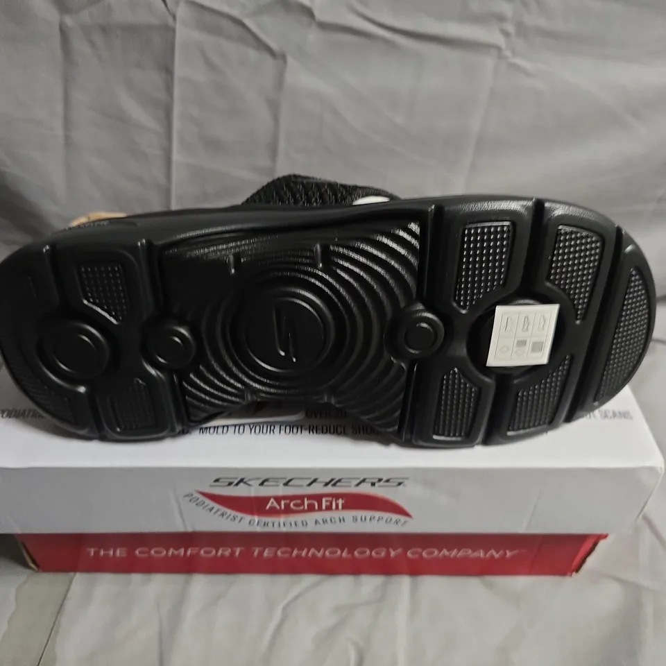 BOXED PAIR OF Skechers Arch Fit Sandals – Black, - UK SIZE 6