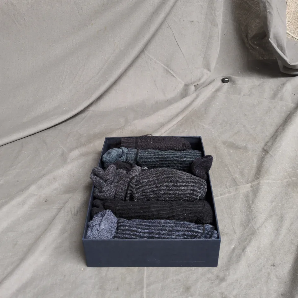 ASPINAL OF LONDON 6 PACK SOCKS SIZE 9 - 11 IN PRESENTATION BOX