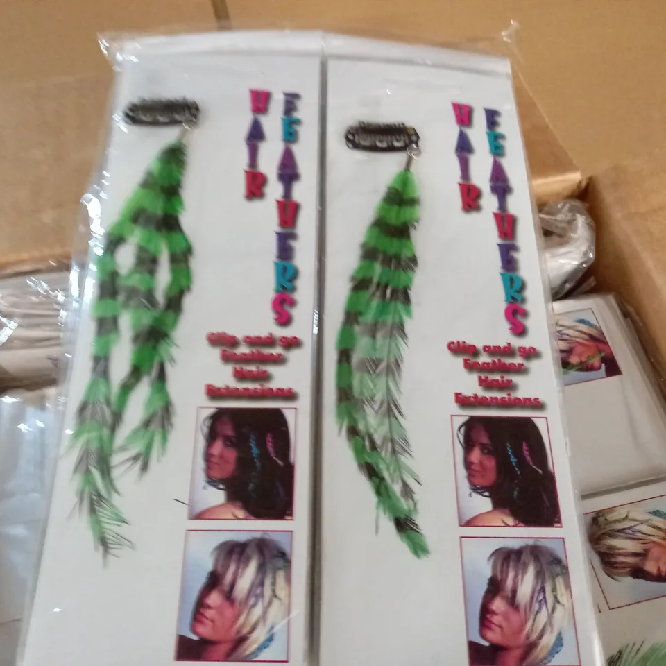 LOT OF APPROXIMATELY 288 CLIP AND GO FEATHER HAIR EXTENSIONS - GREEN