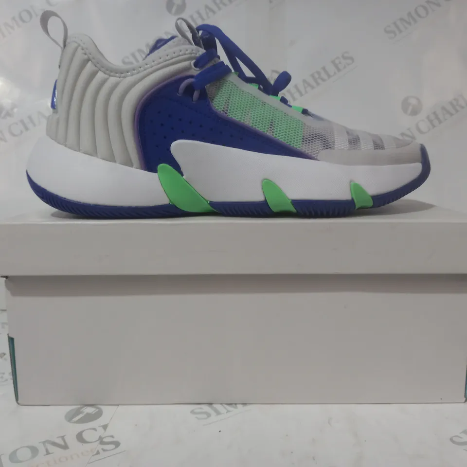 BOXED PAIR OF ADIDAS TRAE UNLIMITED SHOES IN WHITE/BLUE/LIME UK SIZE 8