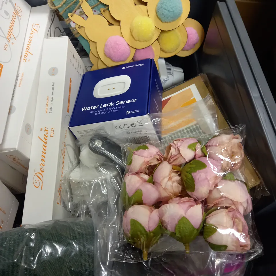 ASSORTED HOUSEHOLD ITEMS 