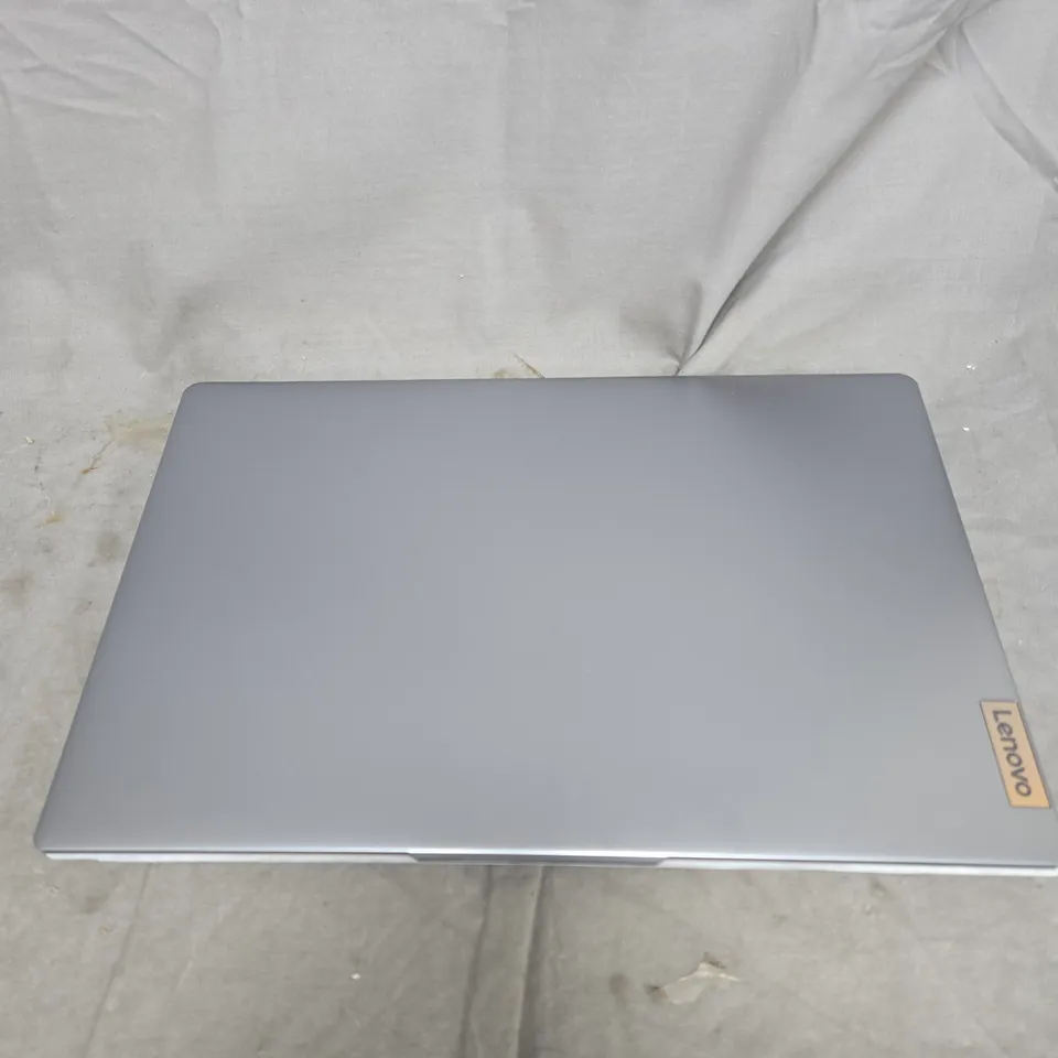 LENOVO IDEAPAD SLIM 3 BOXED