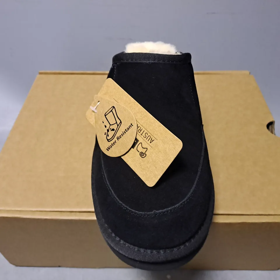 BOXED PAIR OF EVERAU LARK SLIPPERS IN BLACK - EU 44