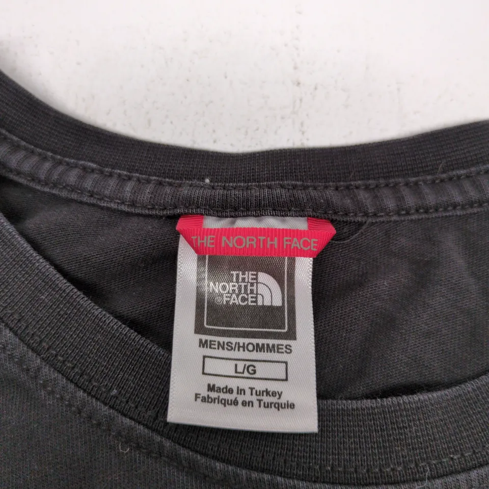 THE NORTH FACE MEN'S T-SHIRT – BLACK – UK L (LG)
