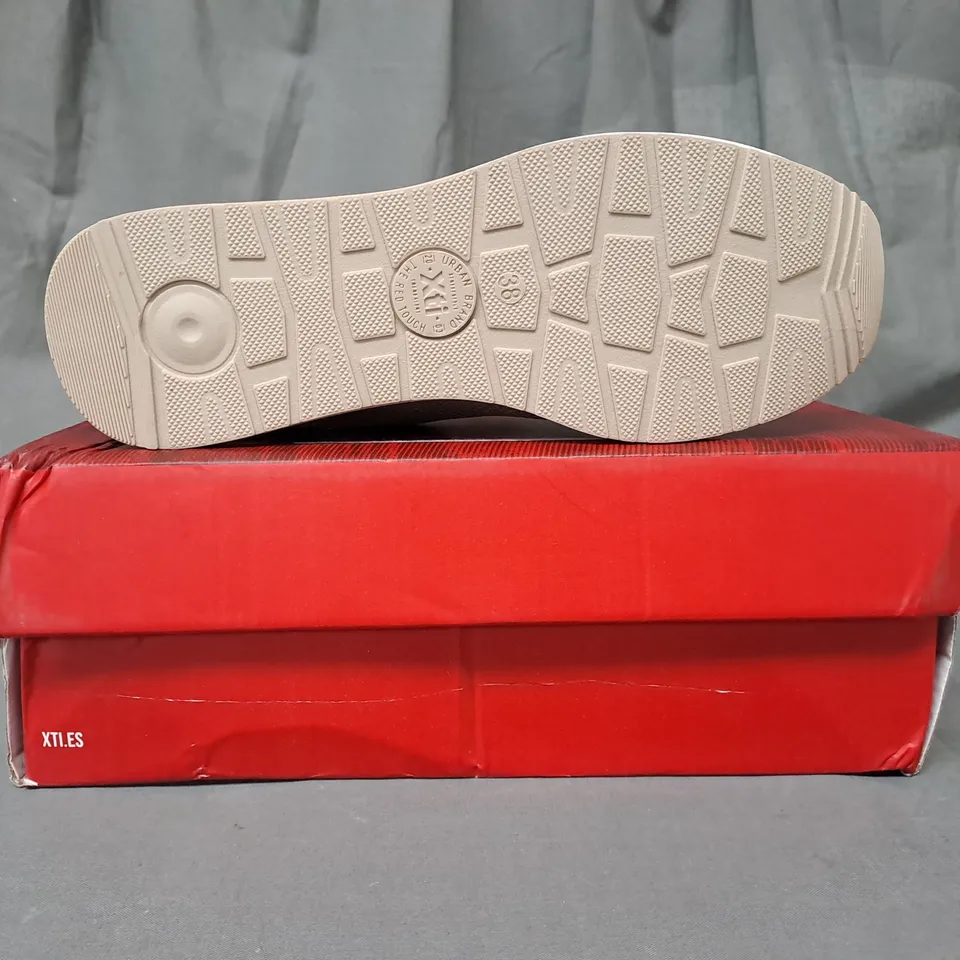 BOXED PAIR OF XTI SHOES IN BEIGE EU SIZE 38