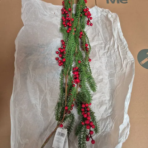 BOX OF APPROX 24 GISELA GRAHAM LONDON ARTIFICIAL CHRISTMAS GARLAND WITH RED BERRIES