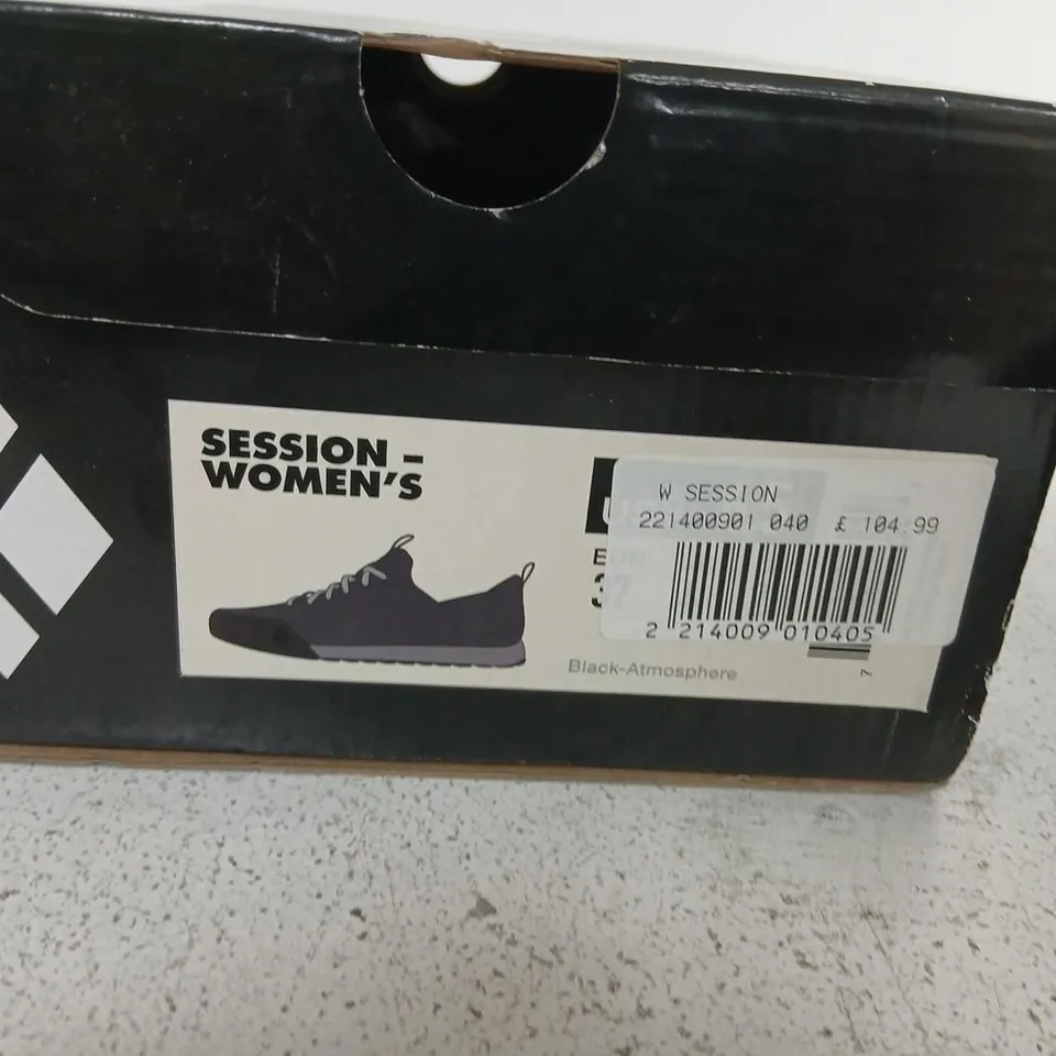BLACK DIAMOND SESSION WOMEN'S BLACK SNEAKERS – BLACK FABRIC UPPER, GREY LACES