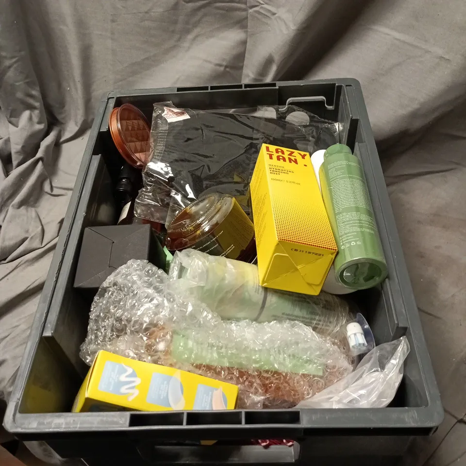 APPROXIMATELY 20 X ASSORTED COSMETIC ITEMS TO INCLUDE LAZY TAN TANNING MIST, RIMMEL, QS SCALP SERUM, MARINI FACE CLEANSER, ARGAN BELDI SOAP ETC