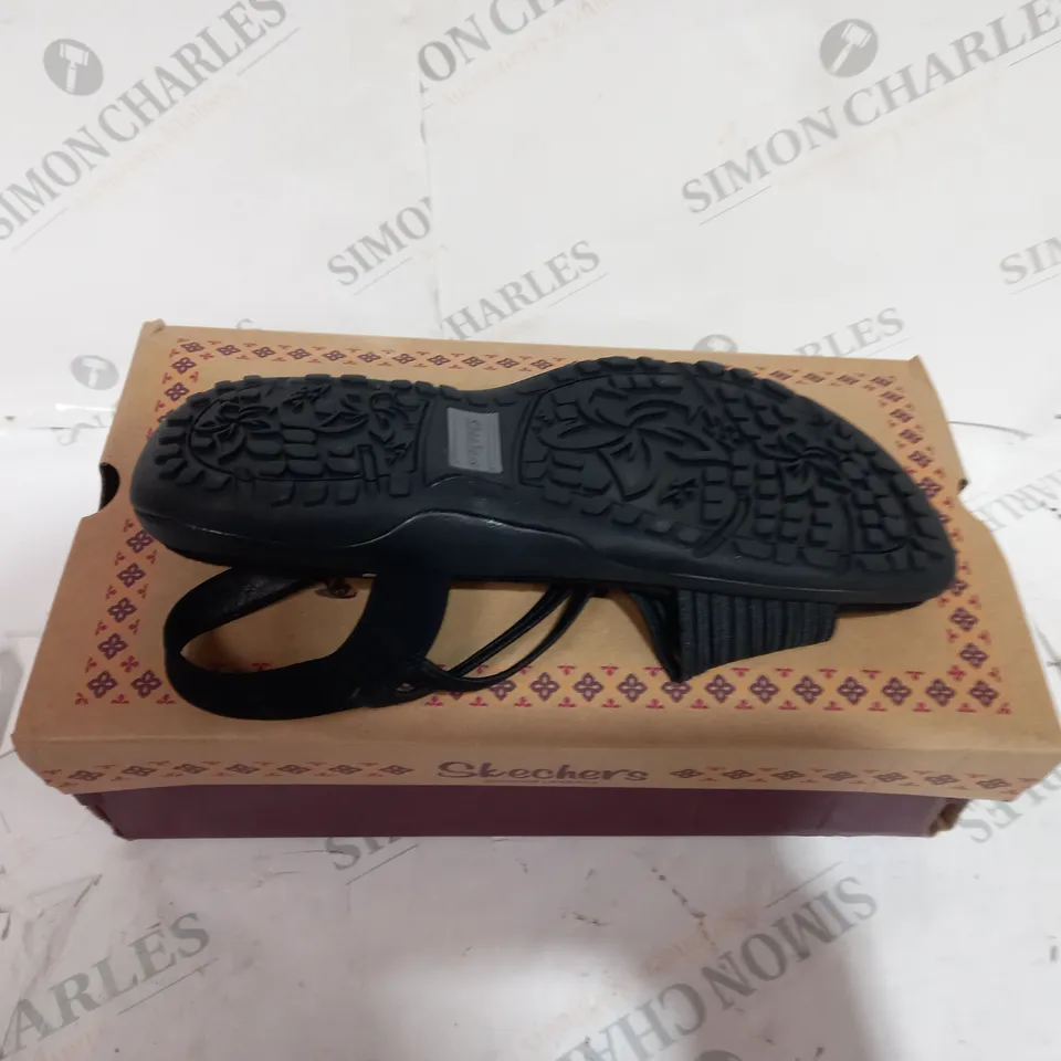 BOXED SKECHERS VEGAN SANDALS SIZE UNSPECIFIED