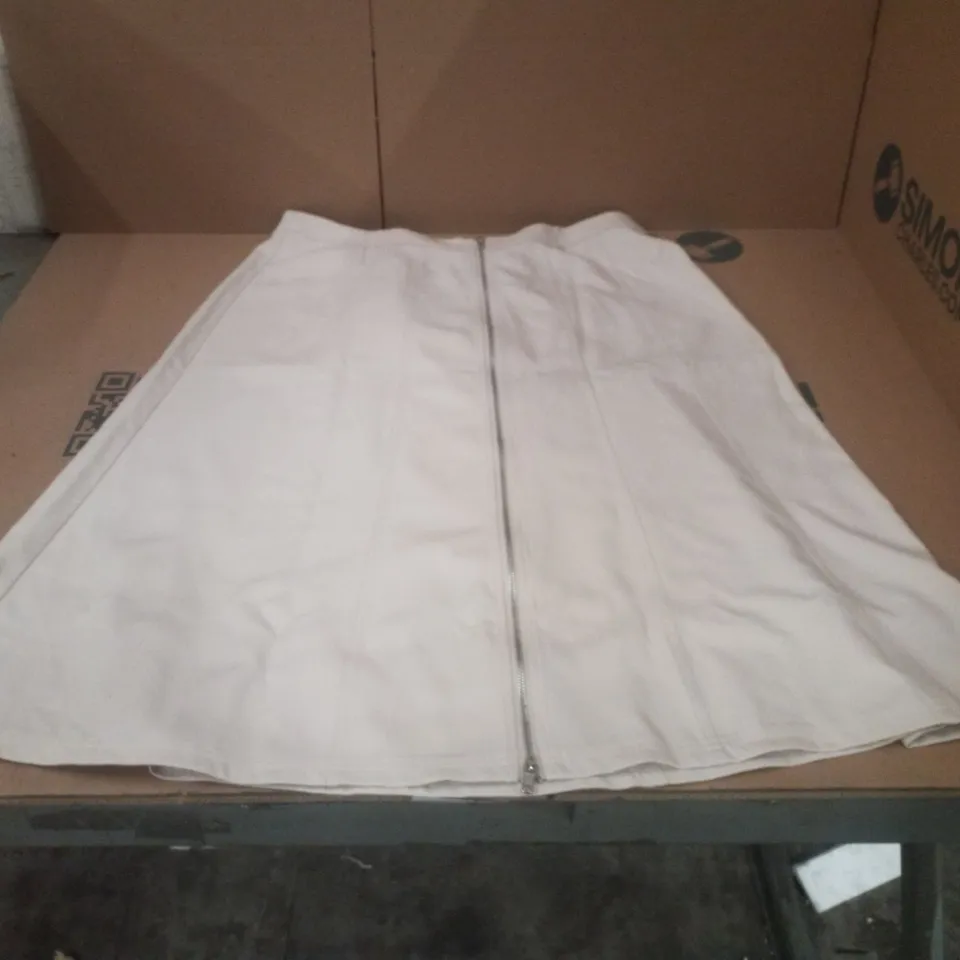 BOX CONTAINING APPROXIMATELY 19 BRAND NEW J D WILLIAMS TAUPE UTILITY MAXI SKIRTS - SIZE 18