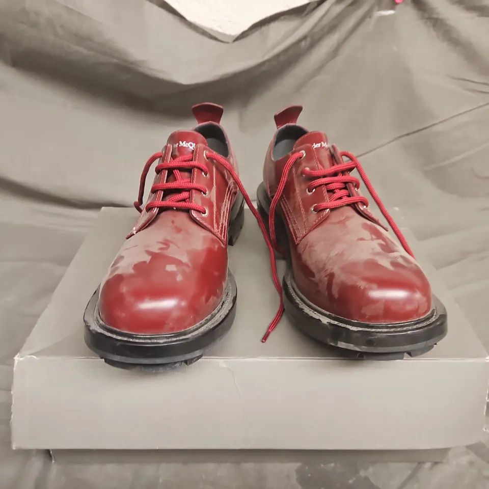BOXED PAIR OF ALEXANDER MCQUEEN LACE SHOES IN RED - SIZE 42