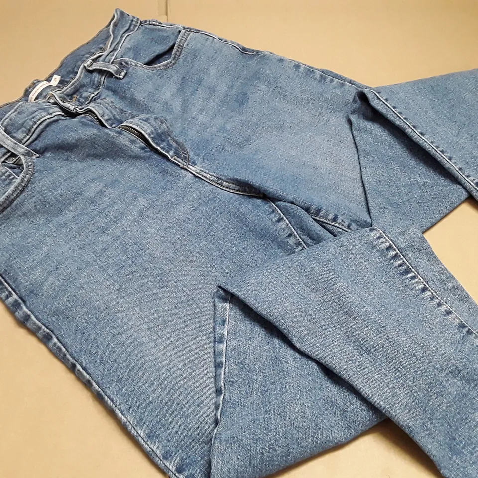 LEVIS HIGH WAIST MOM JEANS - 31