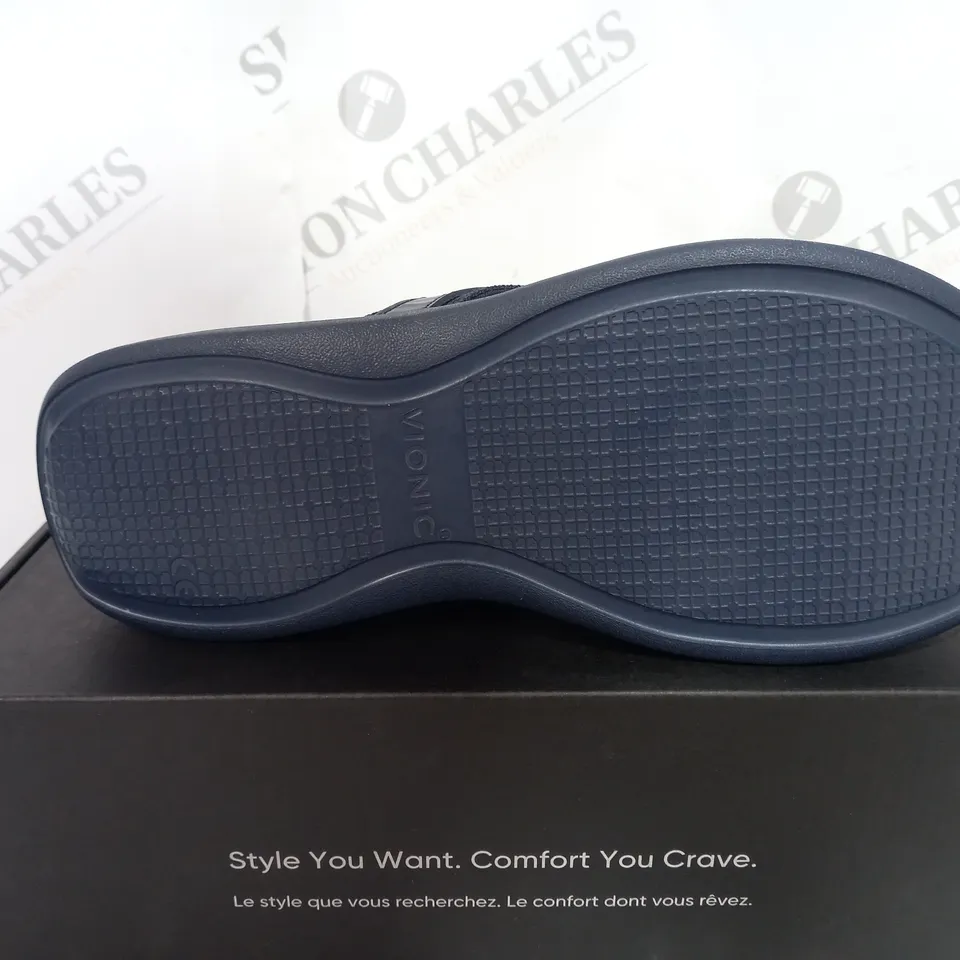 VIONIC PLATFORM OPEN TOE SANDAL IN NAVY - SIZE 6