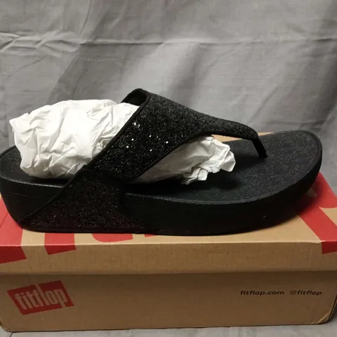 BOXED PAIR OF FITFLOP LULU GLITTER TOE-THONGS TOE POST - UK 8