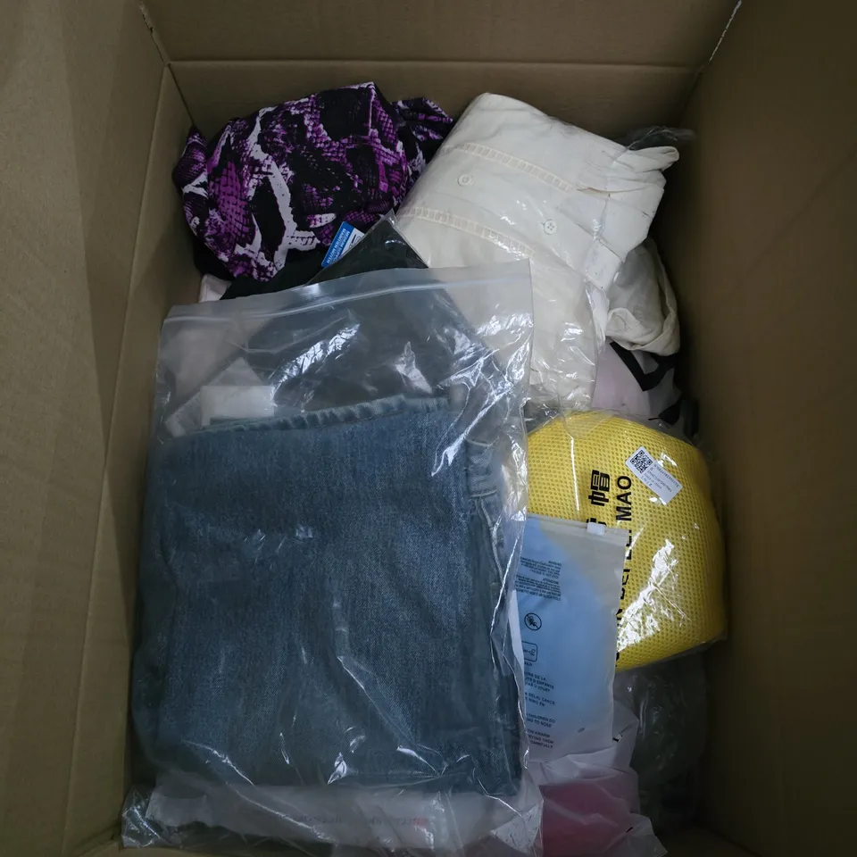 LARGE BOX OF APPROXIMATELY 20 ASSORTED CLOTHING ITEMS IN VARIOUS SIZES, STYLES AND COLOUR 