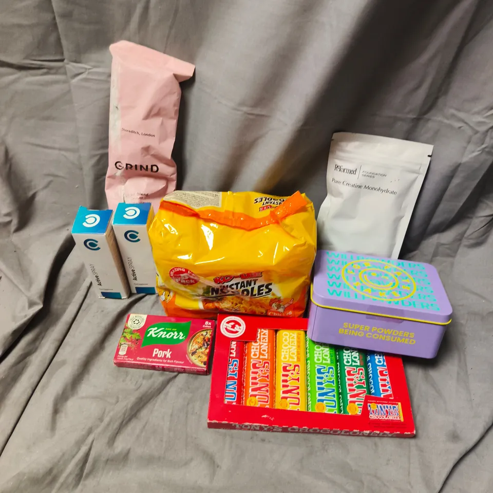 APPROXIMATELY 10 ASSORTED FOOD & DRINK ITEMS TO INCLUDE GRIND COFFEE, TONYS CHOCOLONEY, INSTANT NOODLES, ETC - COLLECTION ONLY