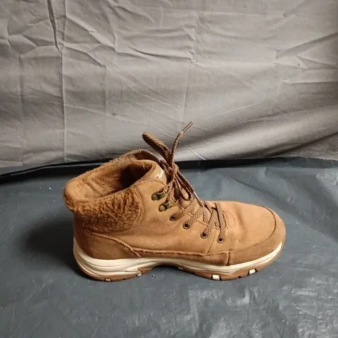 SKECHERS BROWN SUEDE HIKING BOOTS – ANKLE-HIGH WITH FAUX FUR COLLAR  - SIZE UK 7