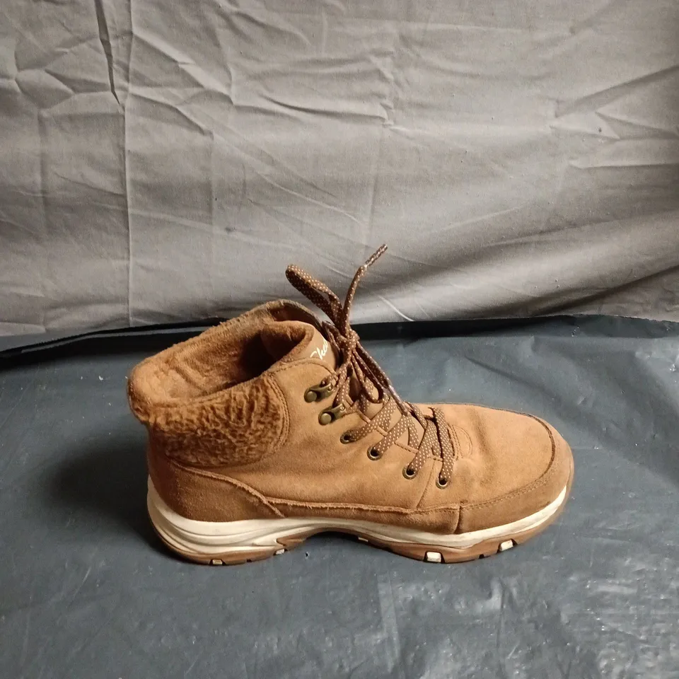 SKECHERS BROWN SUEDE HIKING BOOTS – ANKLE-HIGH WITH FAUX FUR COLLAR  - SIZE UK 7