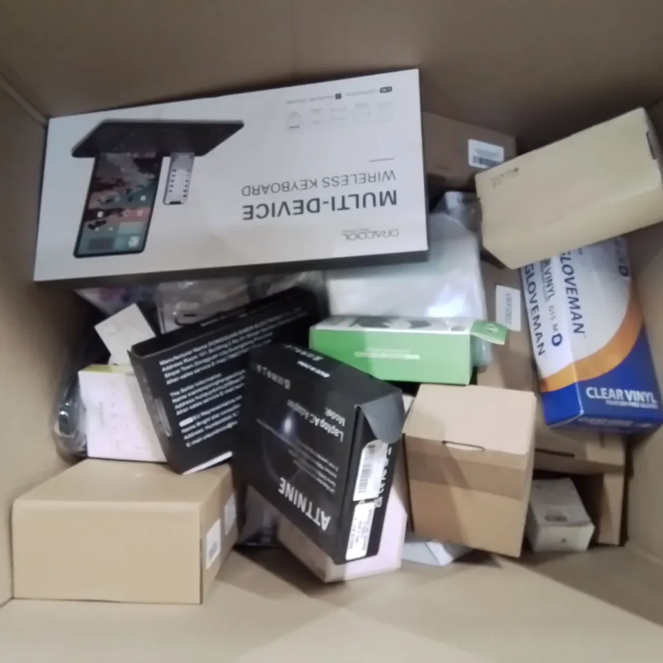 BOX CONTAINING LARGE AMOUNT OF BOXED ELECTRICAL ITEMS TO INCLUDE: LIGHT BULBS, BATTERIES, PHONE CHARGERS, EARPHONES ETC.