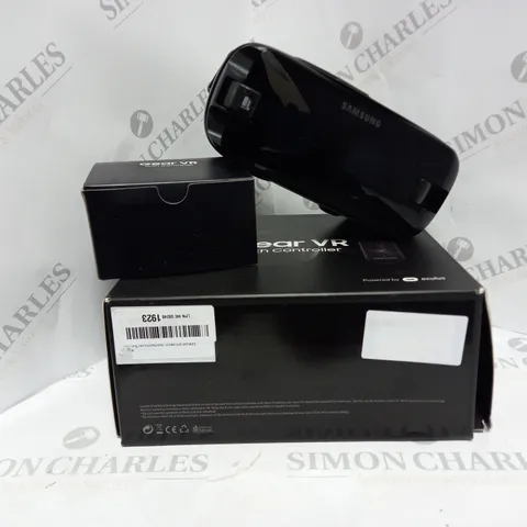 BOXED SAMSUNG GEAR VR WITH CONTROLLER