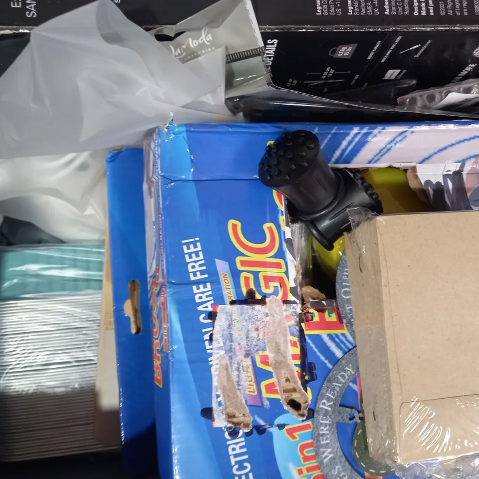 LOT OF APPROXIMATELY 10 ASSORTED HOUSEHOLD ITEMS TO INCLUDE WIFI TEMPERATURE & HUMIDITY SENSOR, WILD BIRD SUET CAKE FEEDER, ETC