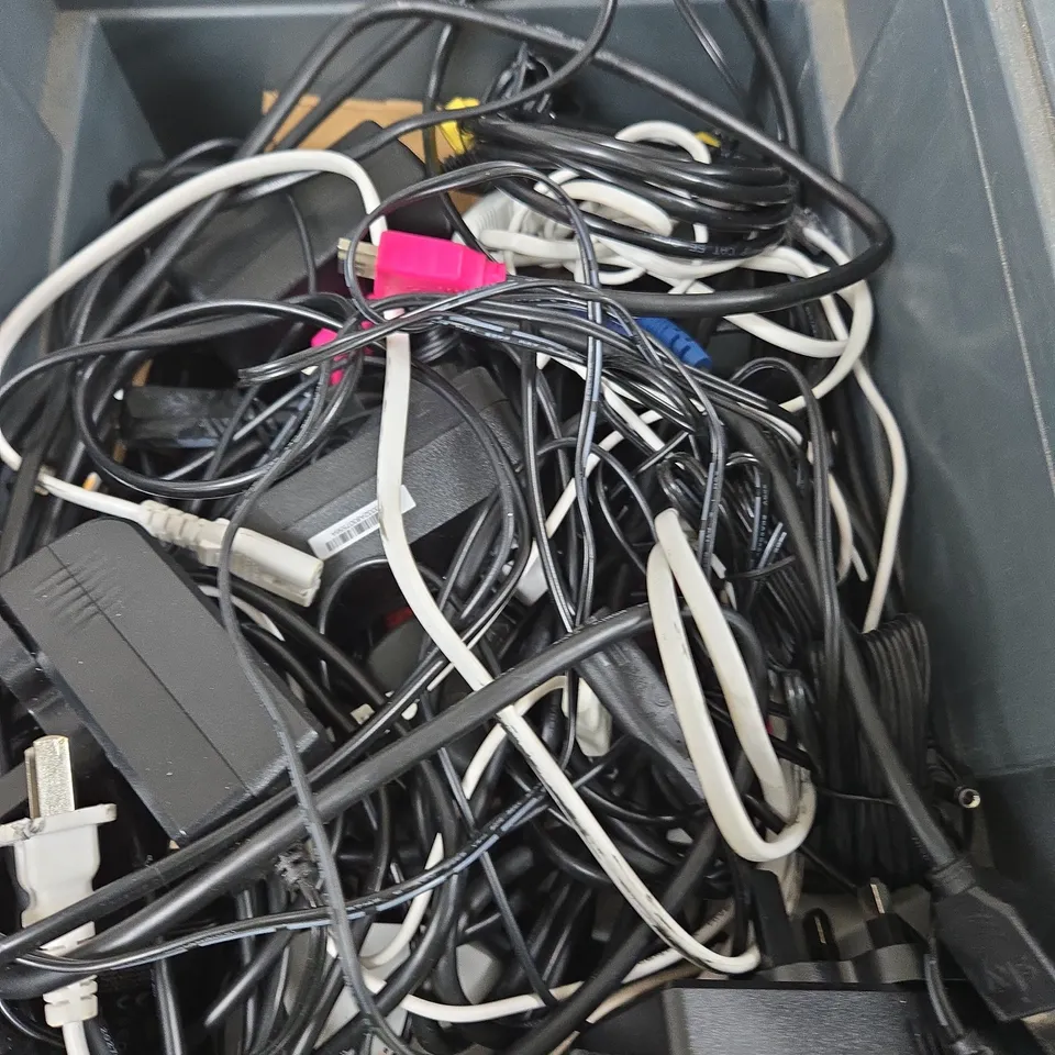 APPROXIMATELY 10 ASSORTED ELECTRICAL PRODUCTS TO INCLUDE ROUTER, POWER SUPPLIES, A/V CABLES ETC 