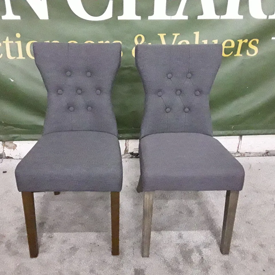 SET OF 2 NEW BEWLEY SLATE FABRIC BUTTON BACK DINING CHAIR (GREY LEG)