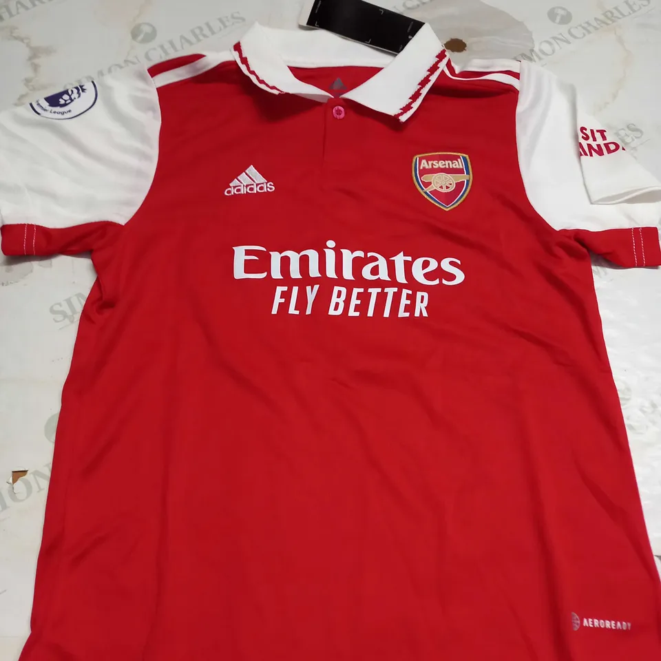 ARSENAL FC HOME KIT WITH SAKA 7 ON THE BACK SIZE 26