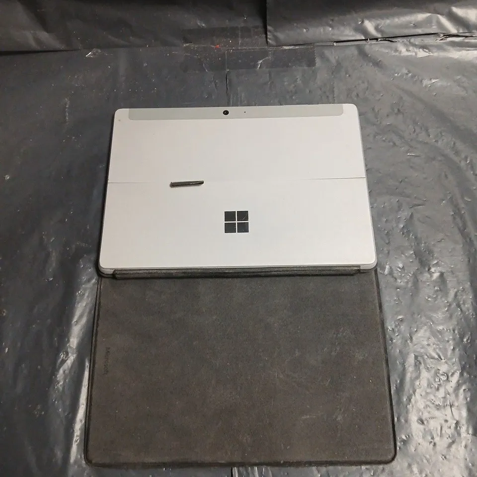 MICROSOFT TABLET IN SILVER WITH KEYBOARD COVER