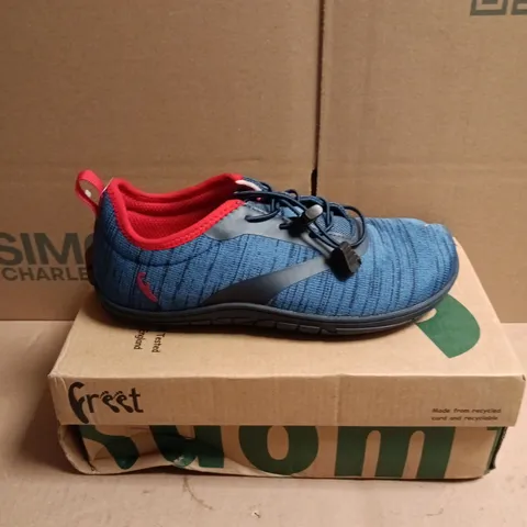BOXED PAIR OF FREET HOPPEE BAREFOOT TRAINERS FOR JUNIORS - 2