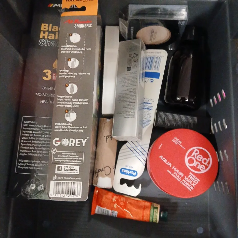 APPROXIMATEY 20 ASSORTED HEALTH AND BEAUTY PRODUCTS TO INCLUDE - PAI BODY CREAM - SONS STRENGTHENING SHAMPOO & CONDITIONER - JOHNSONS BEDTIME BATH - ETC