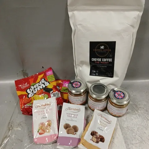 APPROXIMATELY 10 ASSORTED FOOD ITEMS TO INCLUDE - CROYDE COFFEE - THORNTONS VIENNESE TRUFFLES - THE CHEF'S PANTRY BAILEYS PEANUT BUTTER - ETC