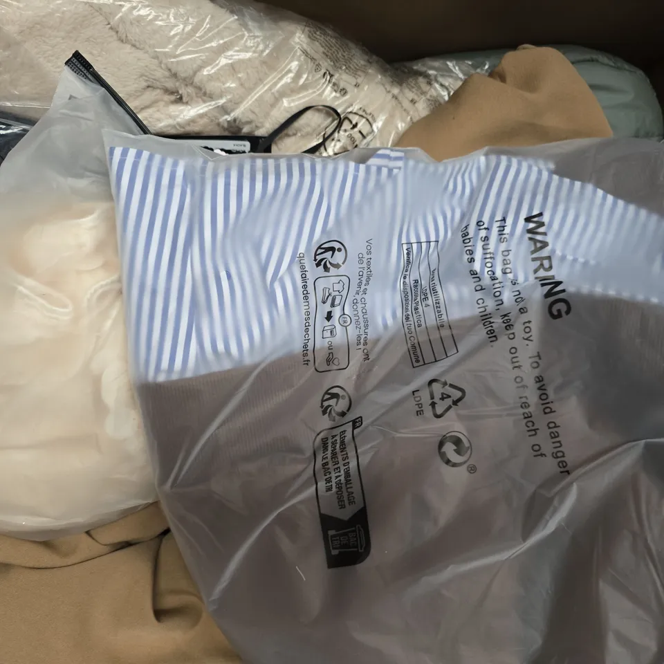 APPROXIMATELY 20 ASSORTED CLOTHING AND FASHION PRODUCTS IN VARIOUS STYLES AND SIZES - COLLECTION ONLY