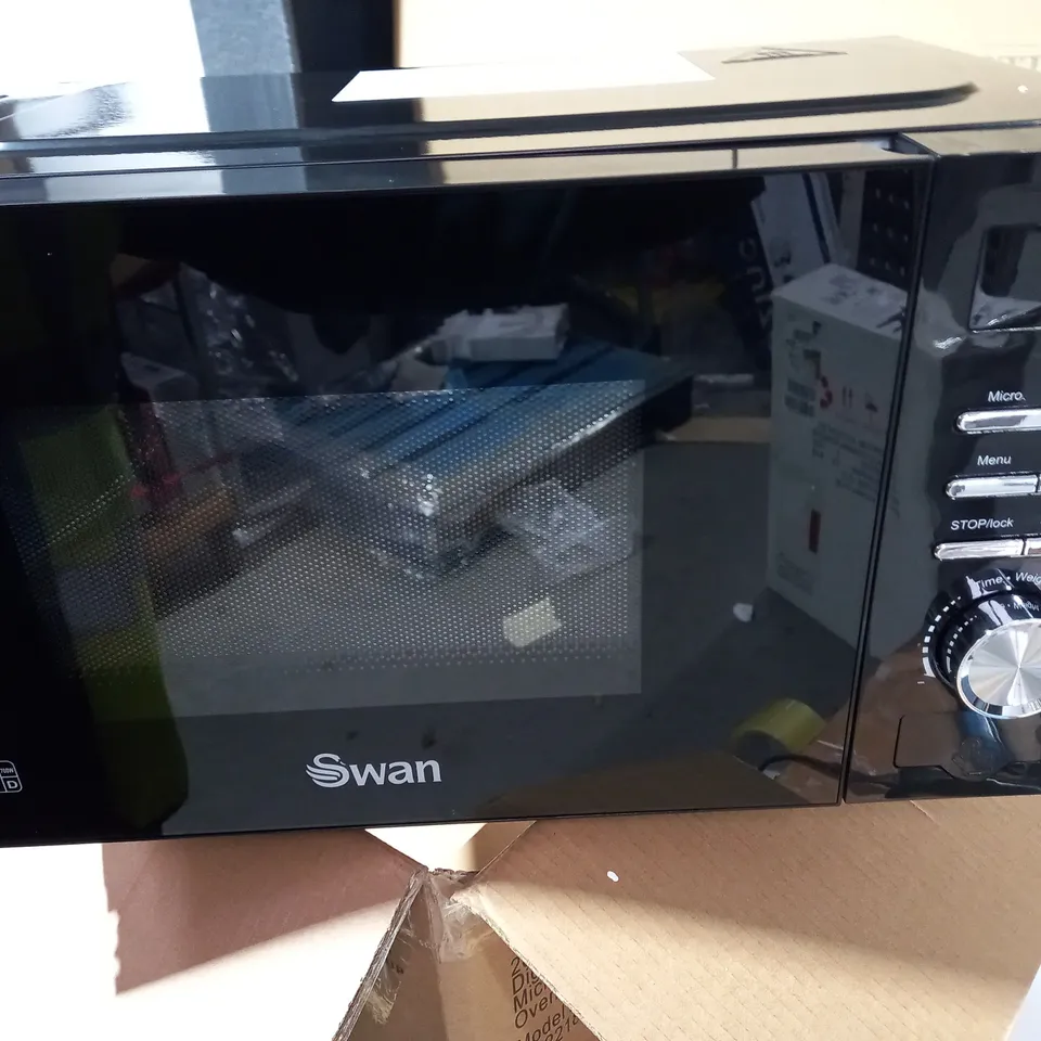 SWAN 700W MANUAL MICROWAVE - BLACK RRP £64