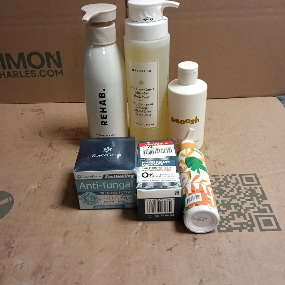 TOTE OF APPROXIMATELY 20 ASSORTED COSMETIC ITEMS TO INCLUDE REHAB, LOREAL MEN EXPERT, SMOOSH, TROPIC ETC