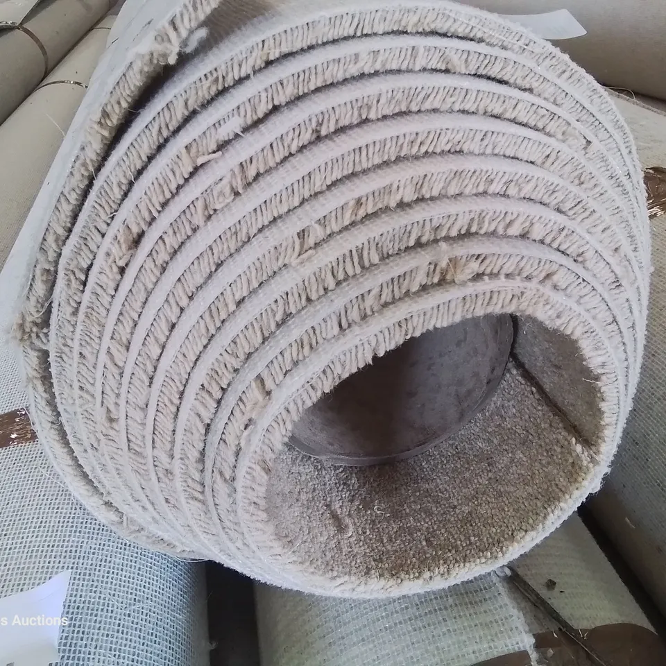 ROLL OF QUALITY LINGDALE ELITE LEYBURN CARPET APPROXIMATELY 65M × 5.75M