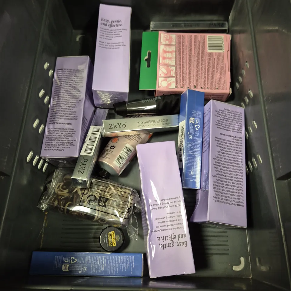 APPROXIMATELY 20 HEALTH AND BEAUTY PRODUCTS TO INCLUDE VASELINE PROTECTING JELLY, L'OREAL; TRUE MATCH FOUNDATION AND AVA ESTELL BODY WASH