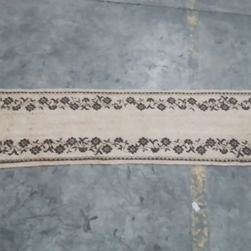 QUALITY DESIGNER AREA RUG - APPROXIMATELY 230X60CM