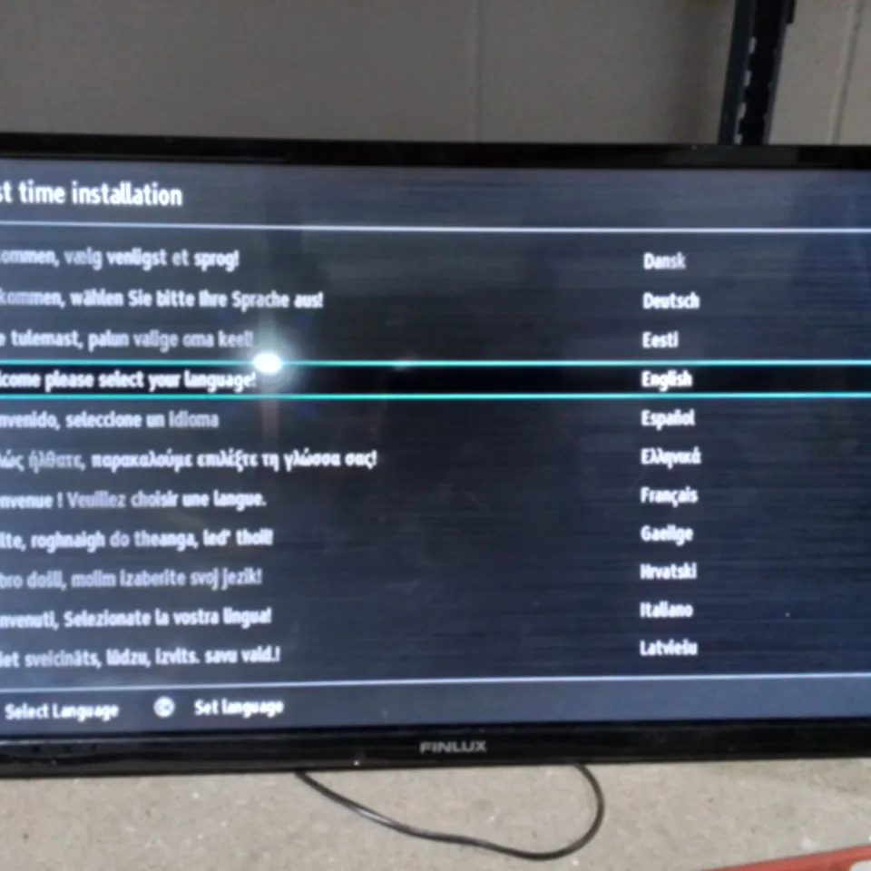 UNBOXED FINLUX 32-FHD-4220 32" HD READY LED TV FREEVIEW HD USB RECORD BLACK